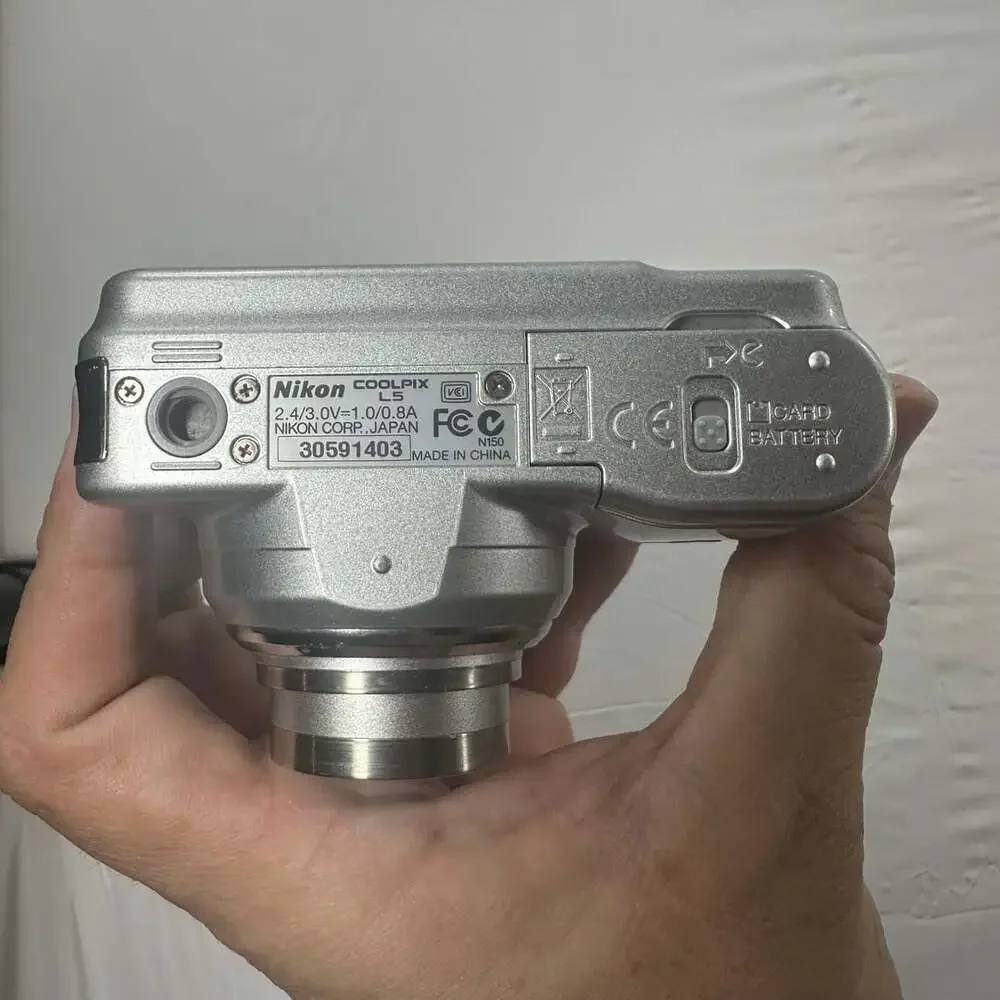 Nikon Coolpix L5 Silver 7.2MP 5X Optical Zoom Digital Camera VR Y2K with Box